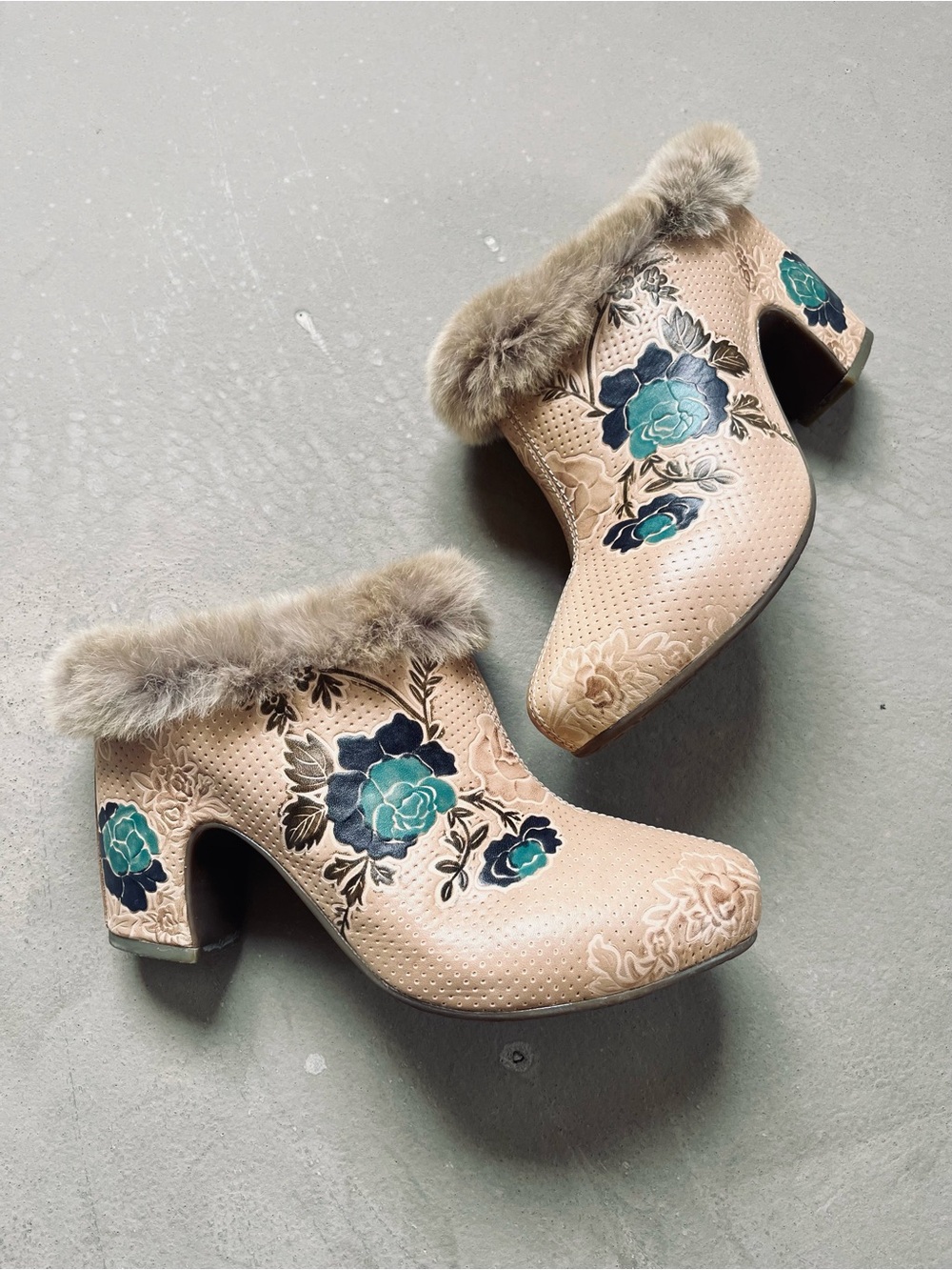 L’artiste by Spring Step Janice Faux Fur Floral Mule Slip On Heel 39 / US 8.5